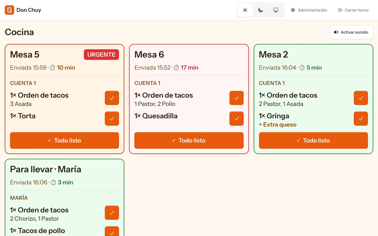 Pantalla de cocina con las comandas de cada mesa, sus productos, guisos y extras, y el botón Todo listo.